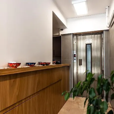 Intro Hotel